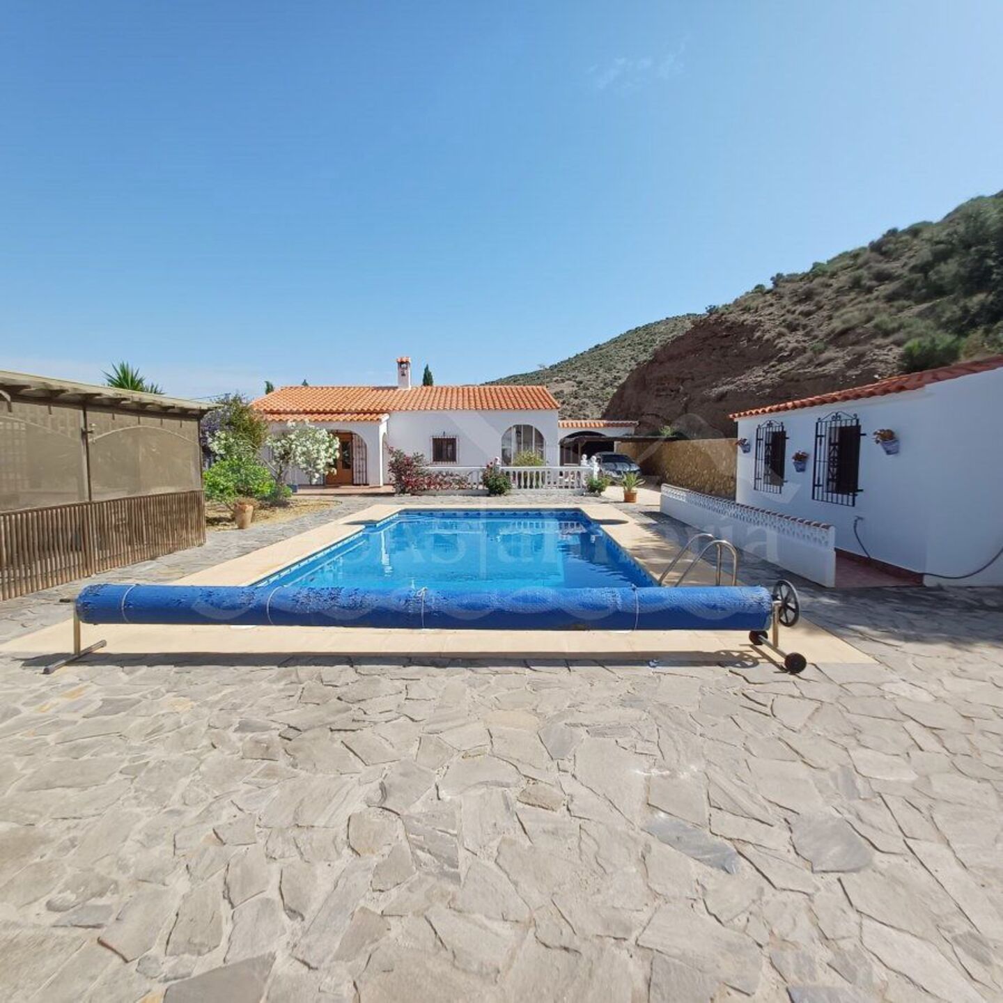 R22230: Villa for Sale in Fuente Amarga, Almería